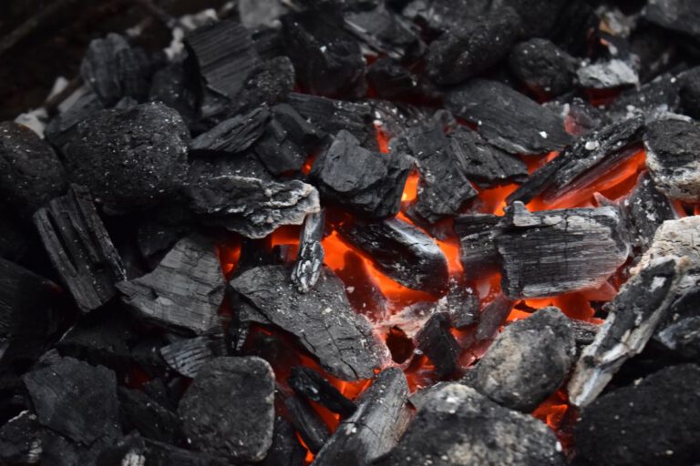 Opłacalne spalanie kostką węglową ze skład opału w okolicy Robakowo.